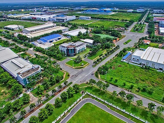 Bất động sản công nghiệp Việt Nam chuyển mình mạnh mẽ trong bối cảnh kinh tế toàn cầu đầy biến động.