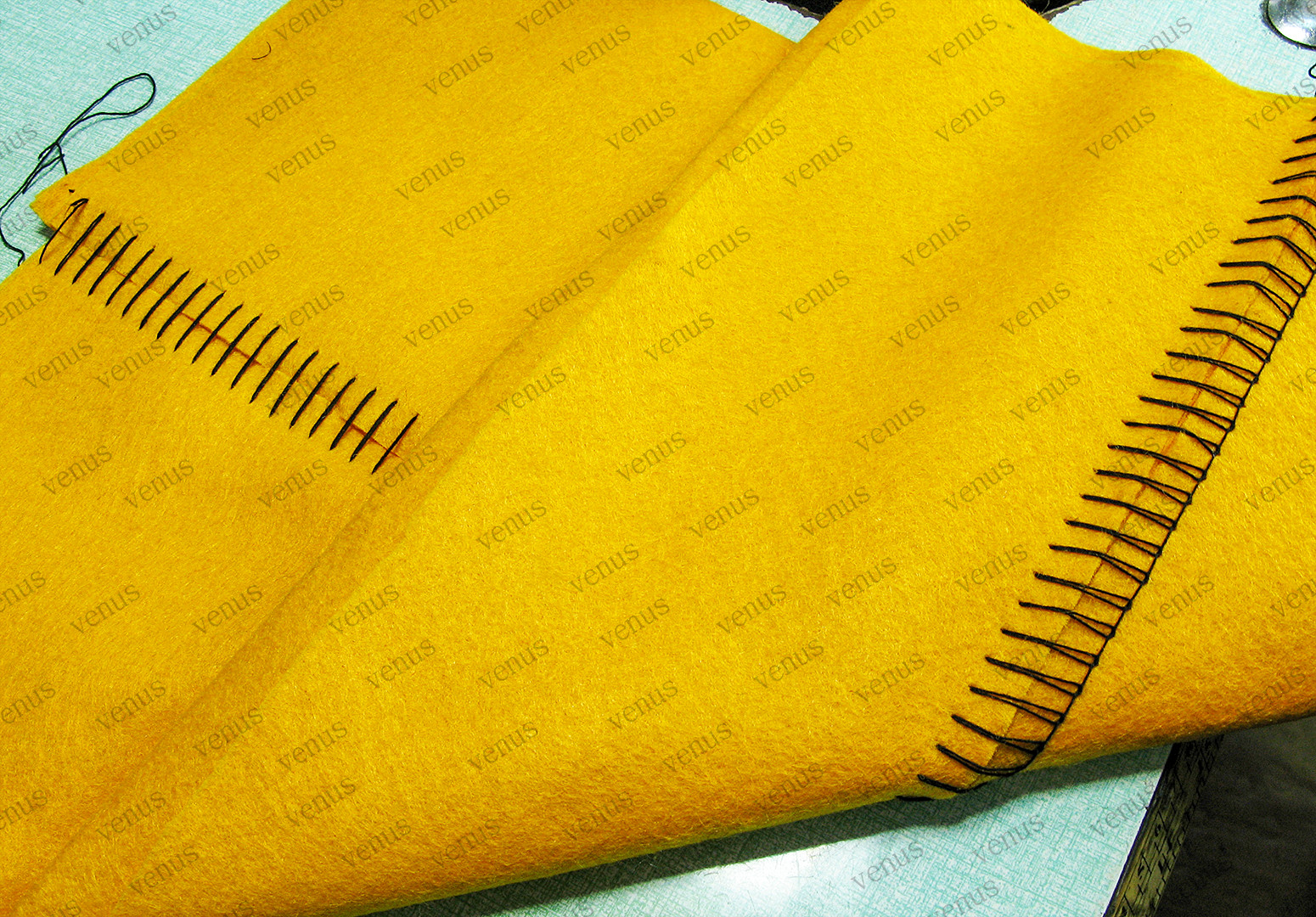Carpet abutted seaming machine
