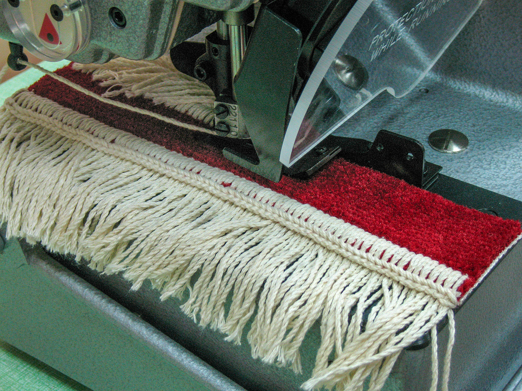 Carpet fringing machine