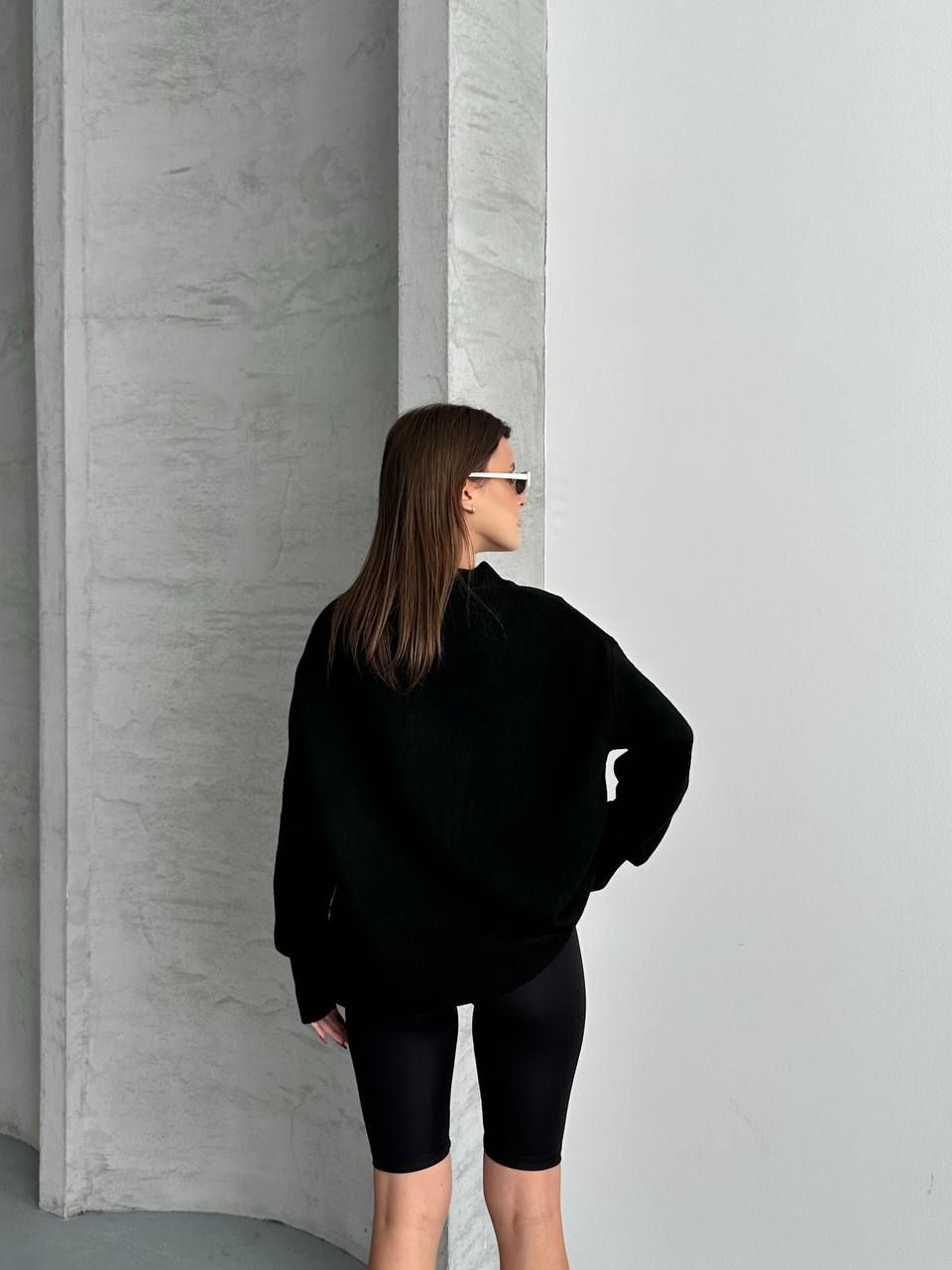 الصورة المصغرة: كنزة نسائية محبوكة بياقة على شكل حرف V