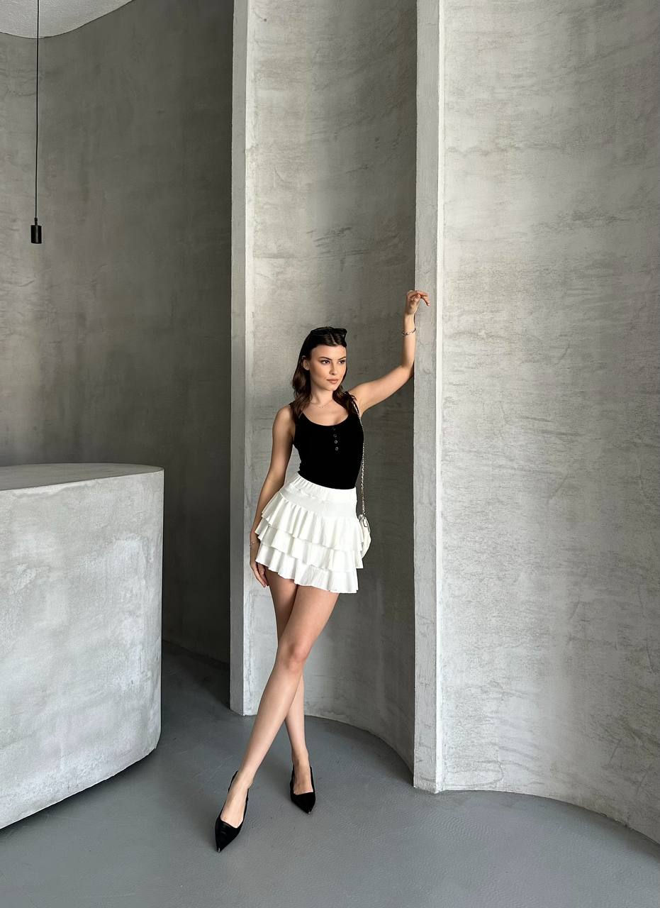 الصورة المصغرة: تنورة قصيرة بيضاء مكشكشة للنساء