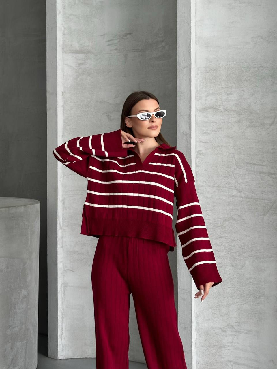 الصورة المصغرة: طقم تريكو مخطط بياقة بولو