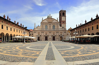 vigevano-piazza-ducale-hd.jpg
