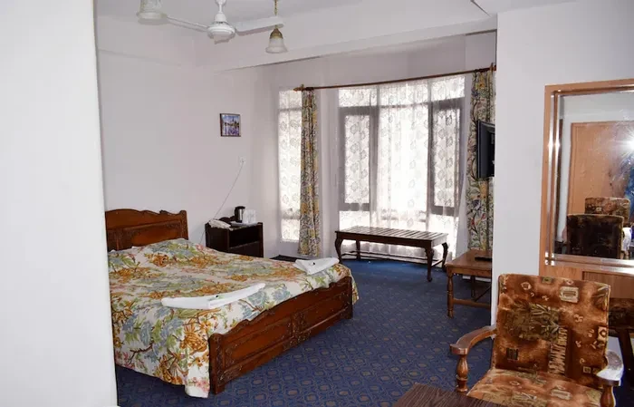 Couple Friendly Hotels in Srinagar