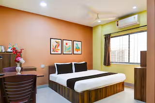 Problem: Misleading Photos | Solutions: Review Checks + Red Flags