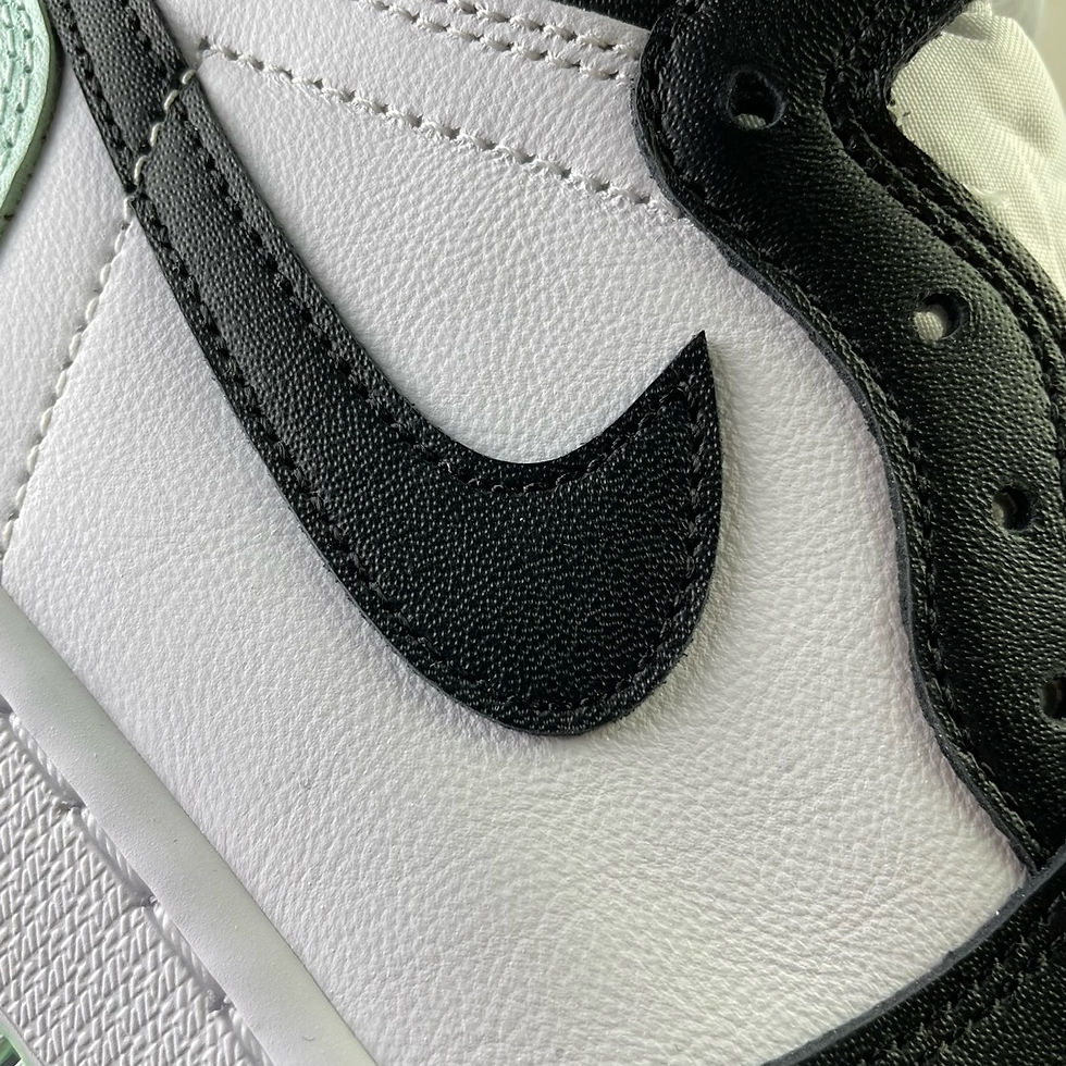 Thumbnail: AJ 1