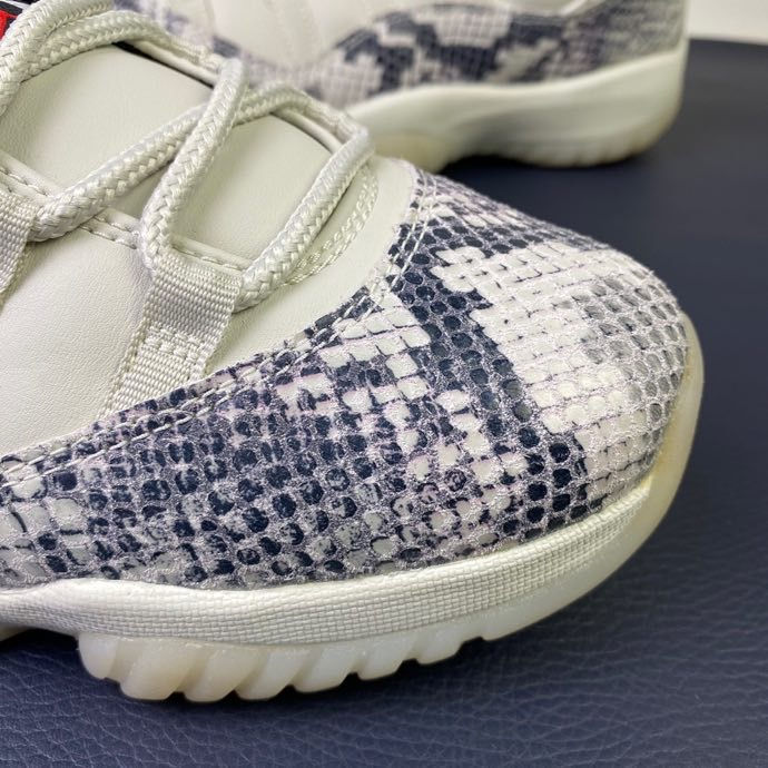 Thumbnail: AJ 11