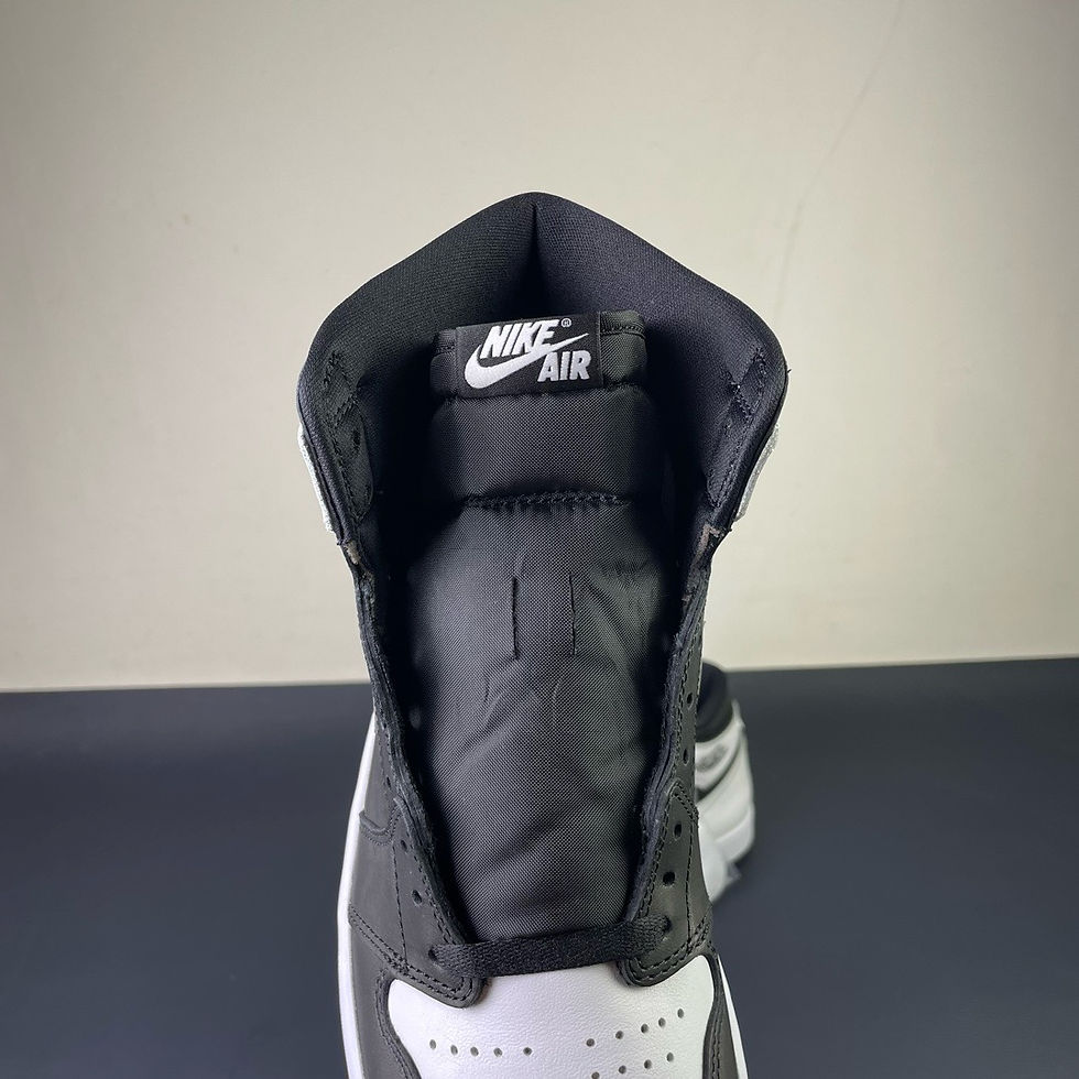 Thumbnail: AJ 1