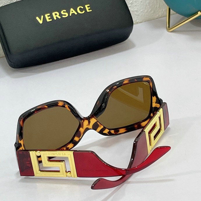 Thumbnail: Versace