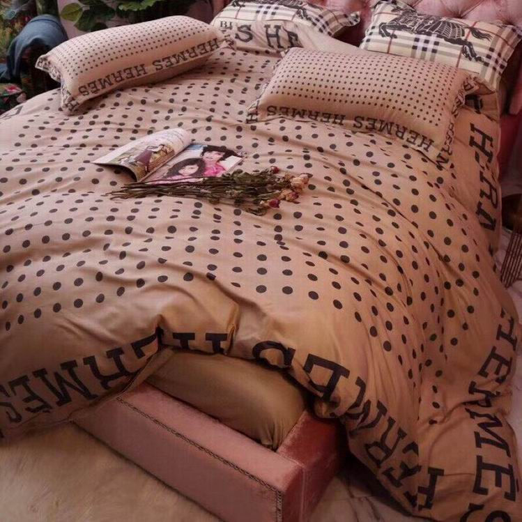 Thumbnail: Hermes Bedding