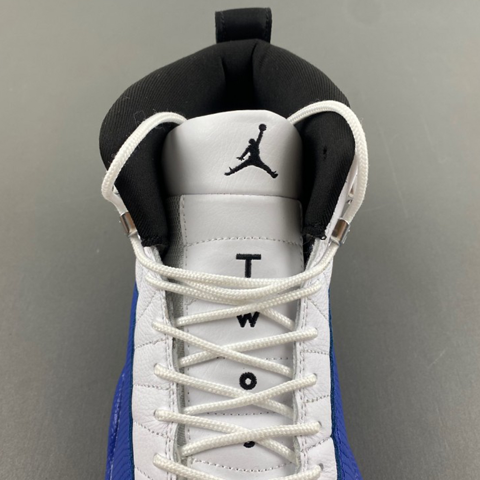 Thumbnail: AJ 12
