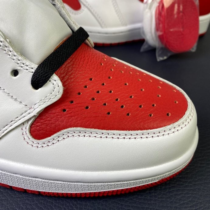 Thumbnail: AJ 1