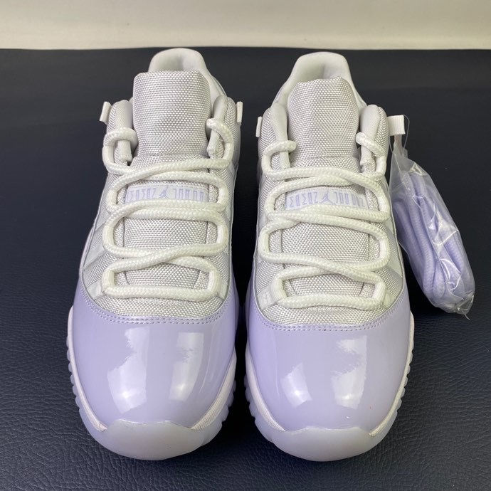 Thumbnail: AJ 11