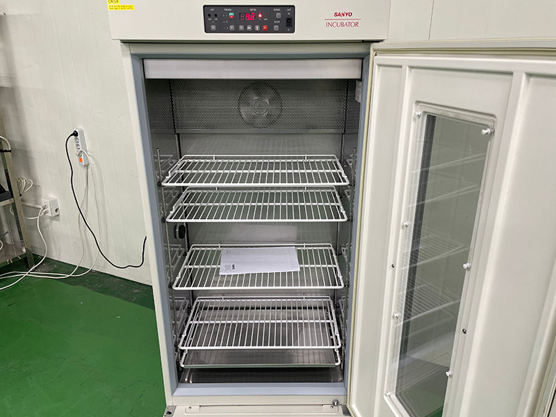 Thumbnail: SANYO MIR-253 Incubator