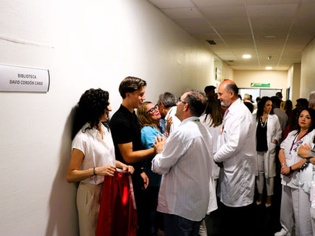 La biblioteca del Hospital Juan Ramón Jiménez recibe el nombre de David Cordón en su memoria