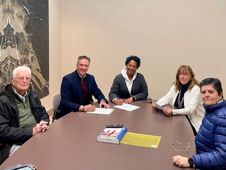 La Asociación de la Prensa y el Colegio de Periodistas en Huelva suscriben sendos convenio y acuerdo de colaboración con Lamiya Bienestar y Ocio