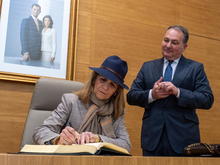 David Toscano recibe en la Diputación a la infanta Elena en un gesto de apoyo a la provincia de Huelva y a su cultura