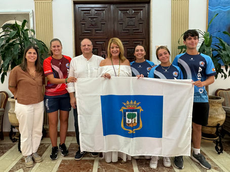 La alcaldesa recibe en el Ayuntamiento a los campeones europeos de Tiro con Arco del Club Asirio