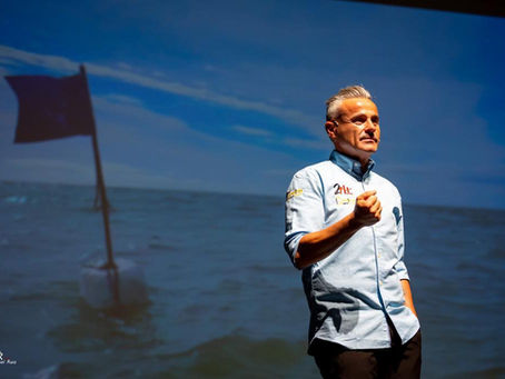 Ernesto Algarra en Punta Umbría con una charla 'Celebrando la Vida'.