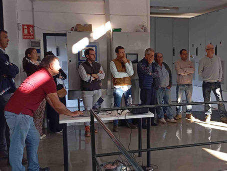 Comuneros de la CRAG visitan sus instalaciones y conocen el sistema hidráulico de Huelva