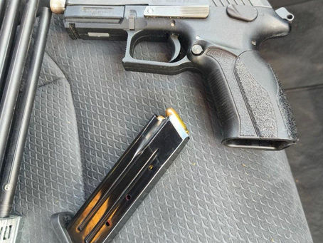 Armas, vehículos de alta gama y narcolancha descubierta en una operación policial en Punta Umbría.