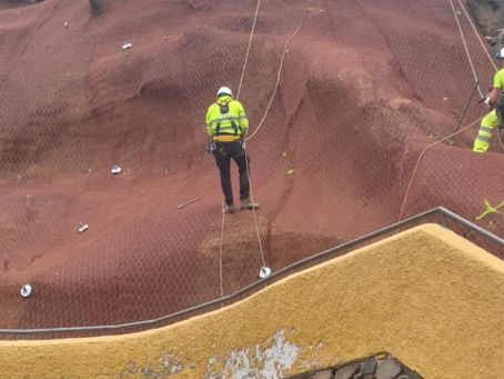 El Ayuntamiento refuerza el talud del cabezo de las traseras de la Casa Colón para garantizar la seguridad en la Plaza del Cine