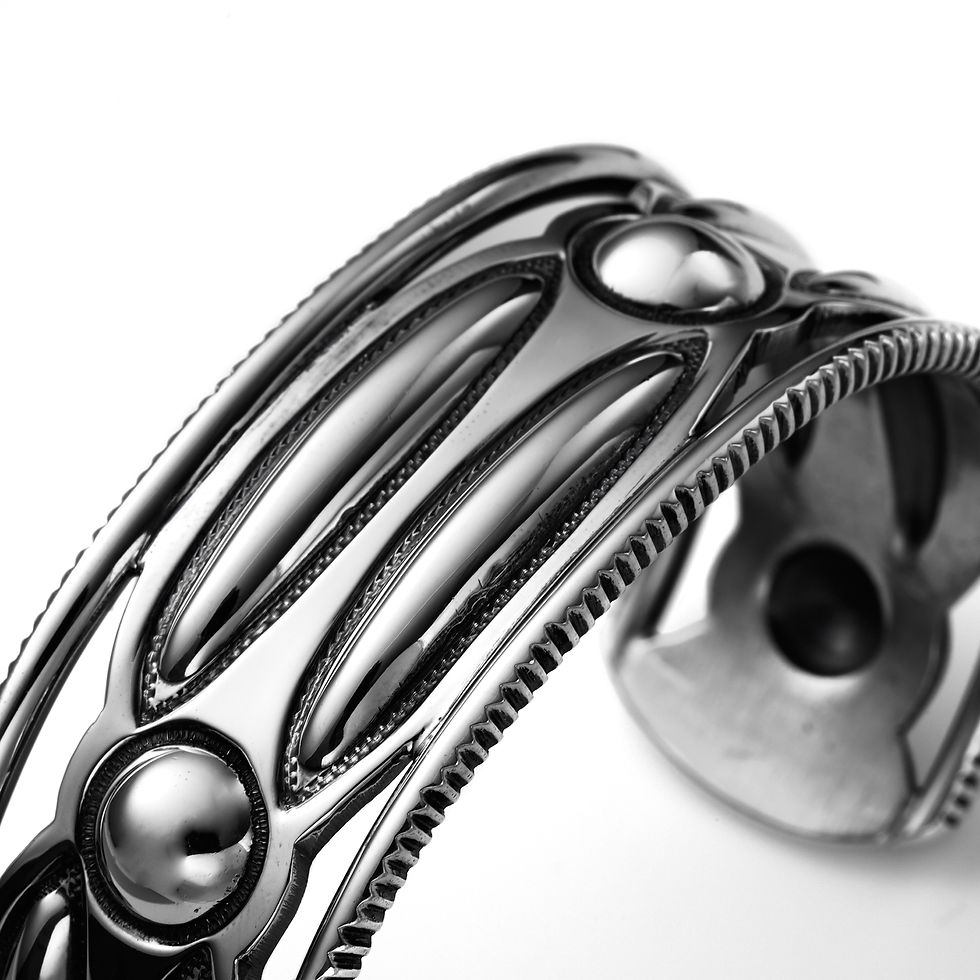 サムネイル： Cut Out Long Oval w/ Moons Coin Edge
