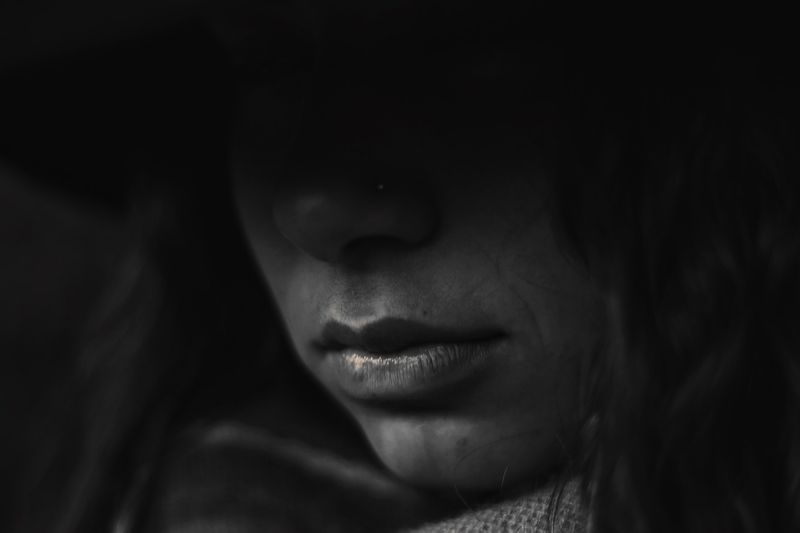 Metade de homicídios de mulheres em 2016 foram por arma de fogo