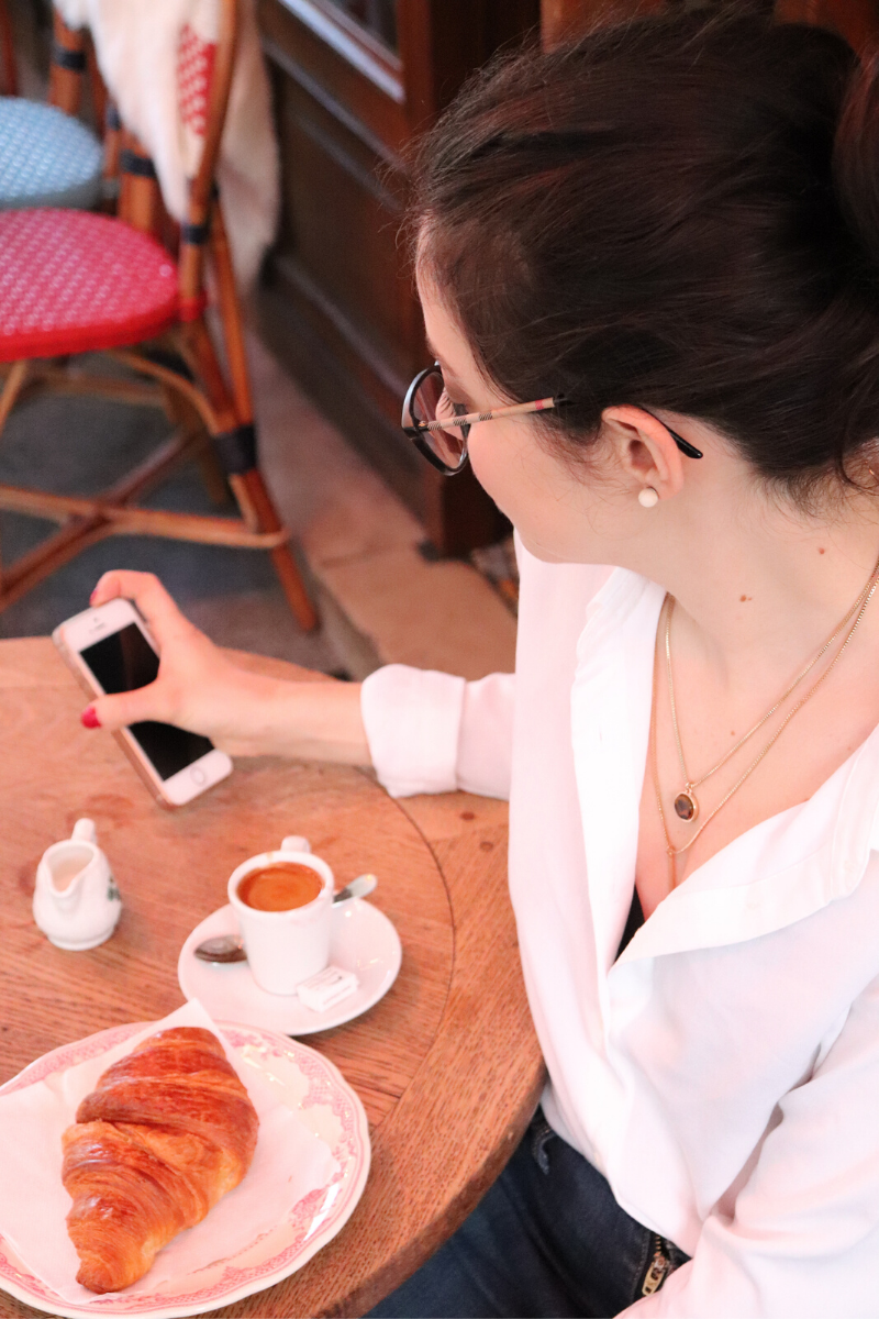 Chemisier ouvert de parisienne