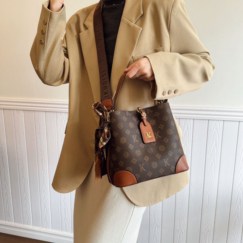 Thumbnail: High-end Large Capacity Bucket Bags for Women Fashion Luxury Floral Print Handba