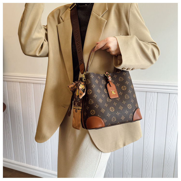 Thumbnail: High-end Large Capacity Bucket Bags for Women Fashion Luxury Floral Print Handba