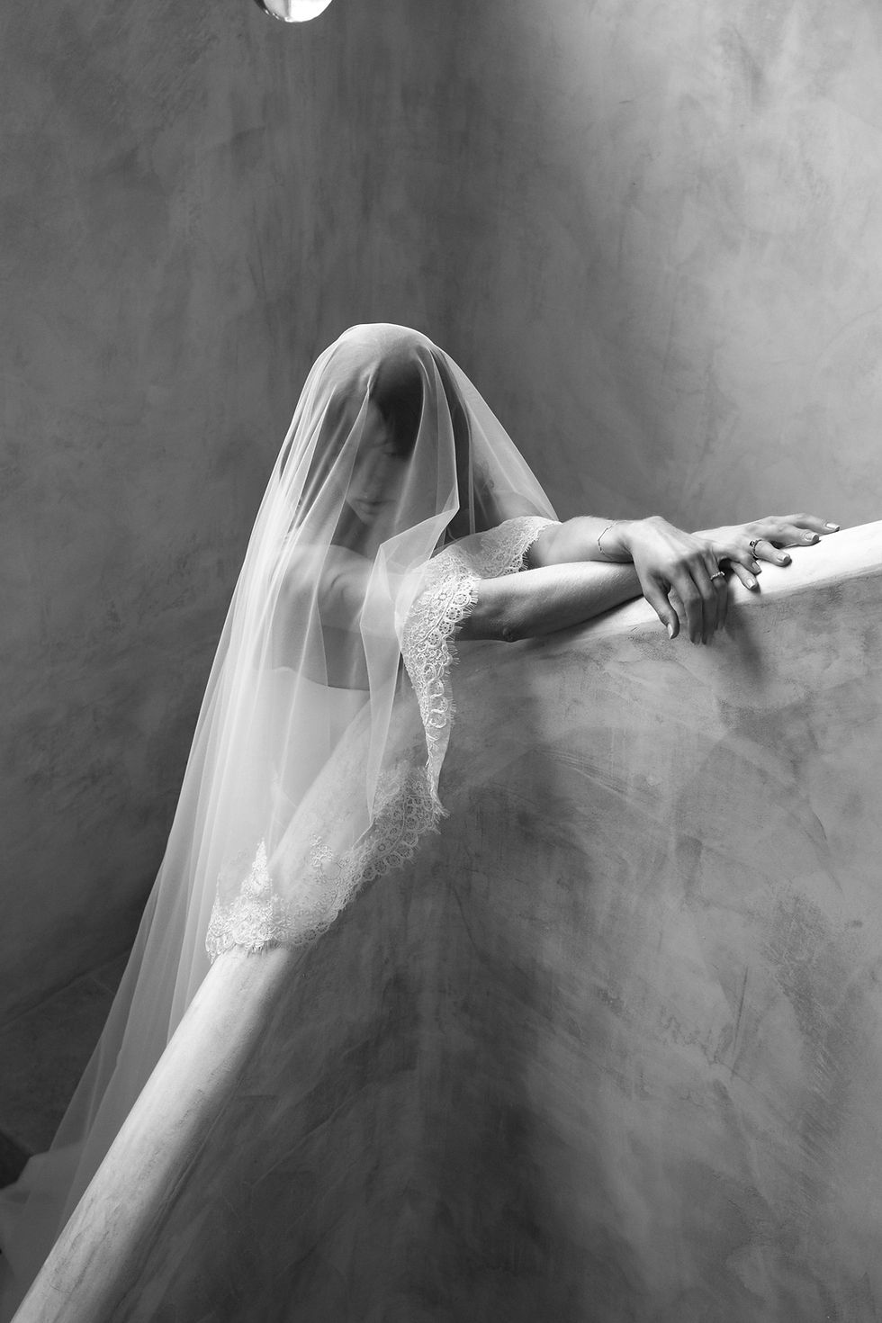 Thumbnail: ZORA LACE VEIL