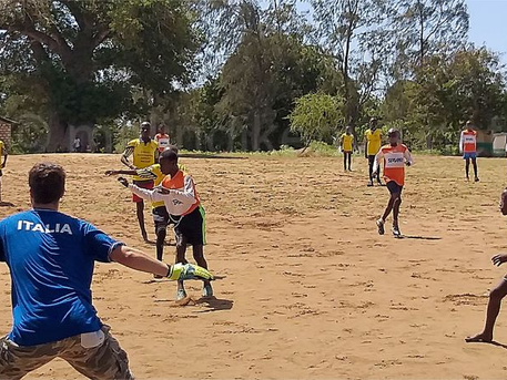 MalindiKenya.net/ Giovani di Malindi studieranno grazie a un angelo italiano - di Leni Frau