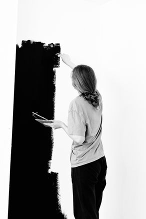 SMO° Photography & Design Momentaufnahme Girl Painting Wall