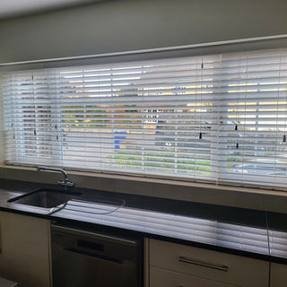 50mm Fauxwood Venetian blinds
white 
fitted in Kirkby Overflow