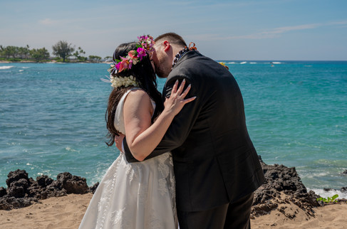 Sunset joy at Kukiʻo Beach — a Big Island elopement with Kona Wedding Officiant® magic.