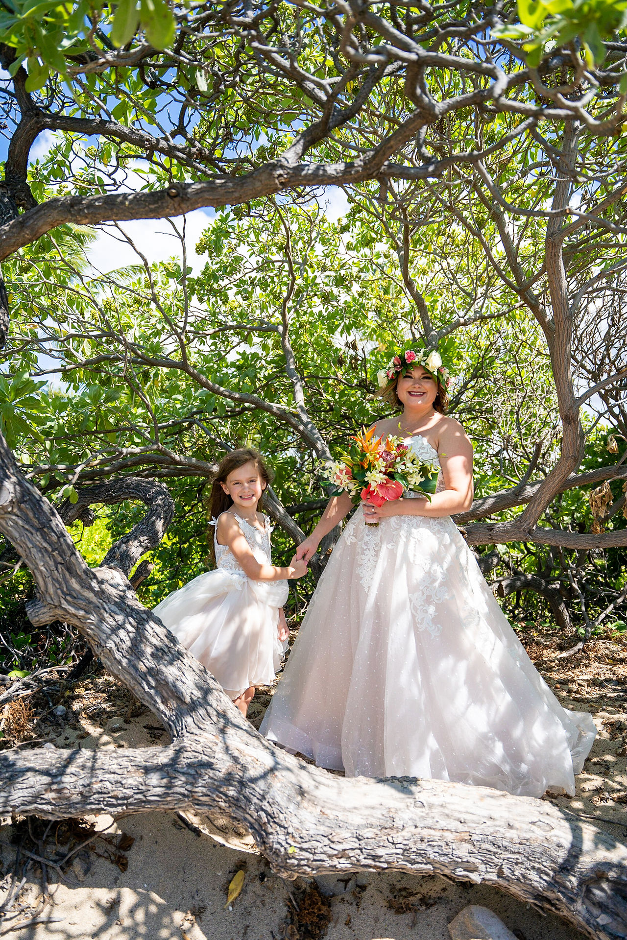 Sunset joy at Kukiʻo Beach — a Big Island elopement with Kona Wedding Officiant® magic.