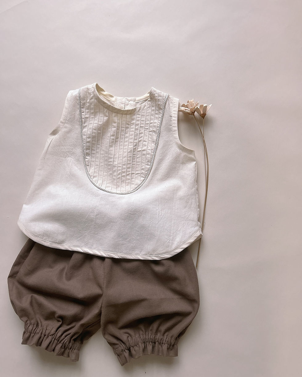 小人さんのブラウス