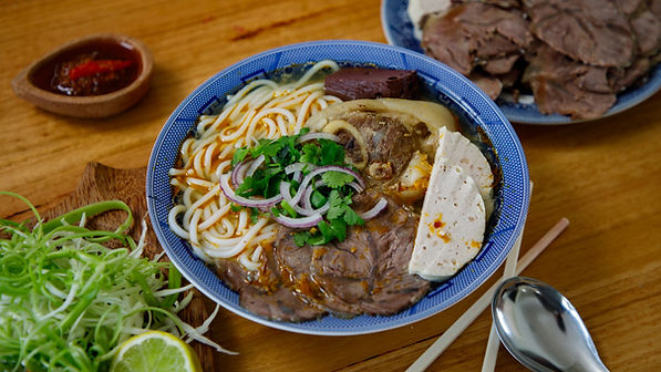 Bun Bo Hue – Vietnamese Spicy Beef Noodle Soup