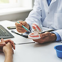traitement-orthodontie-paris-premiere-consultation-prendre-rendez-vous-dr-issembert.jpeg