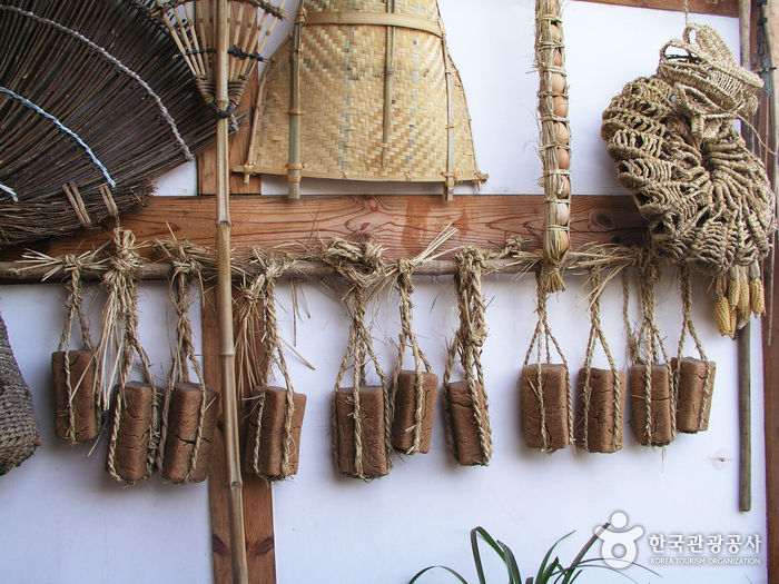 Thumbnail: Private Jeonju Hanok Village - Culinary tour