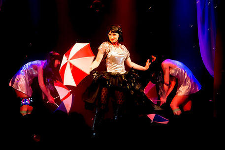 Female Melbourne magician Julia Madotti