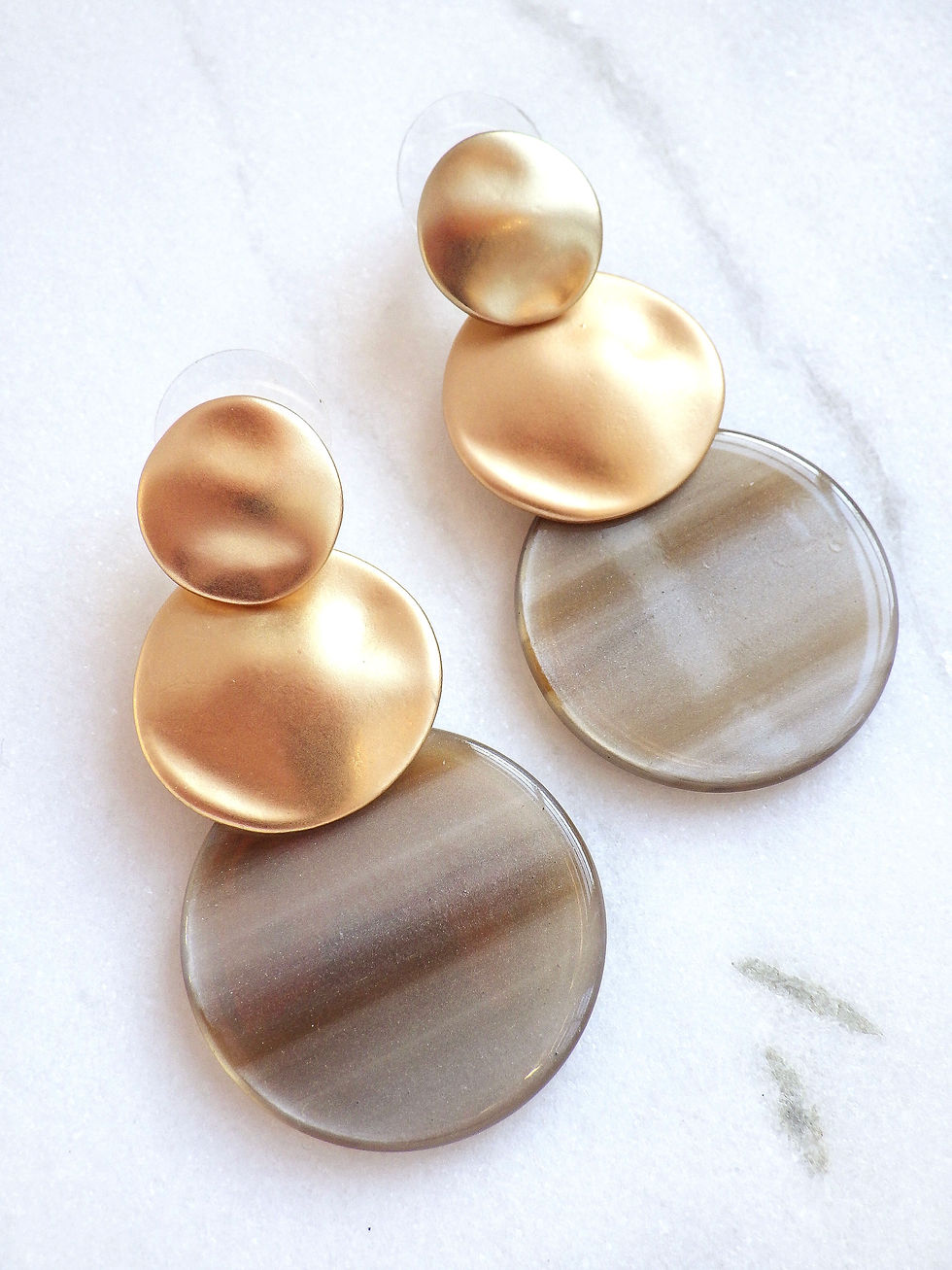 Miniaturbild: ⭐️ Ohrringe - Goldene Plättchen mit Greige