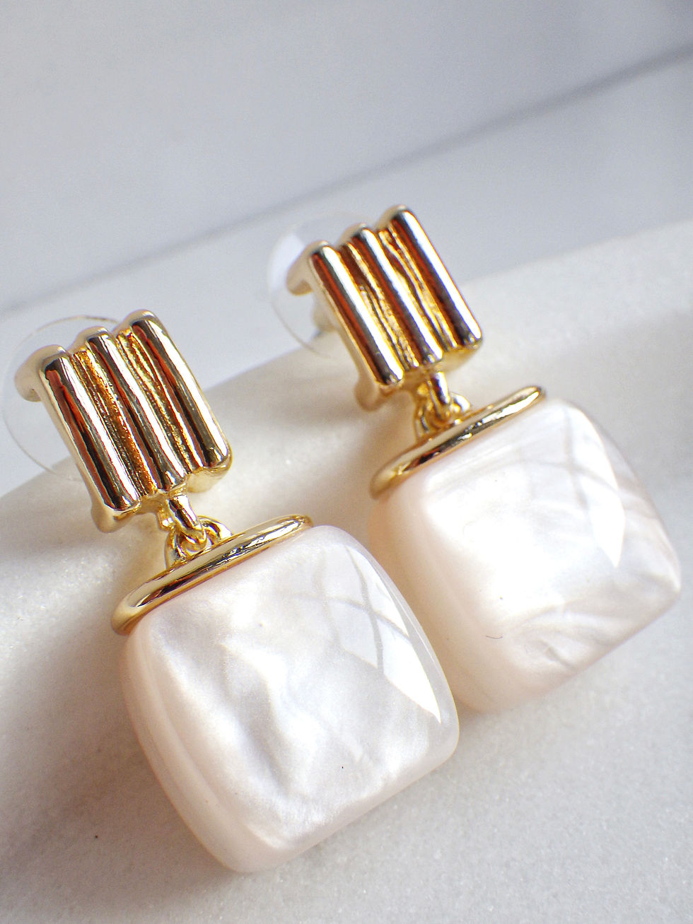 Miniaturbild: ⭐️ Ohrringe Neue Stecker - Creme