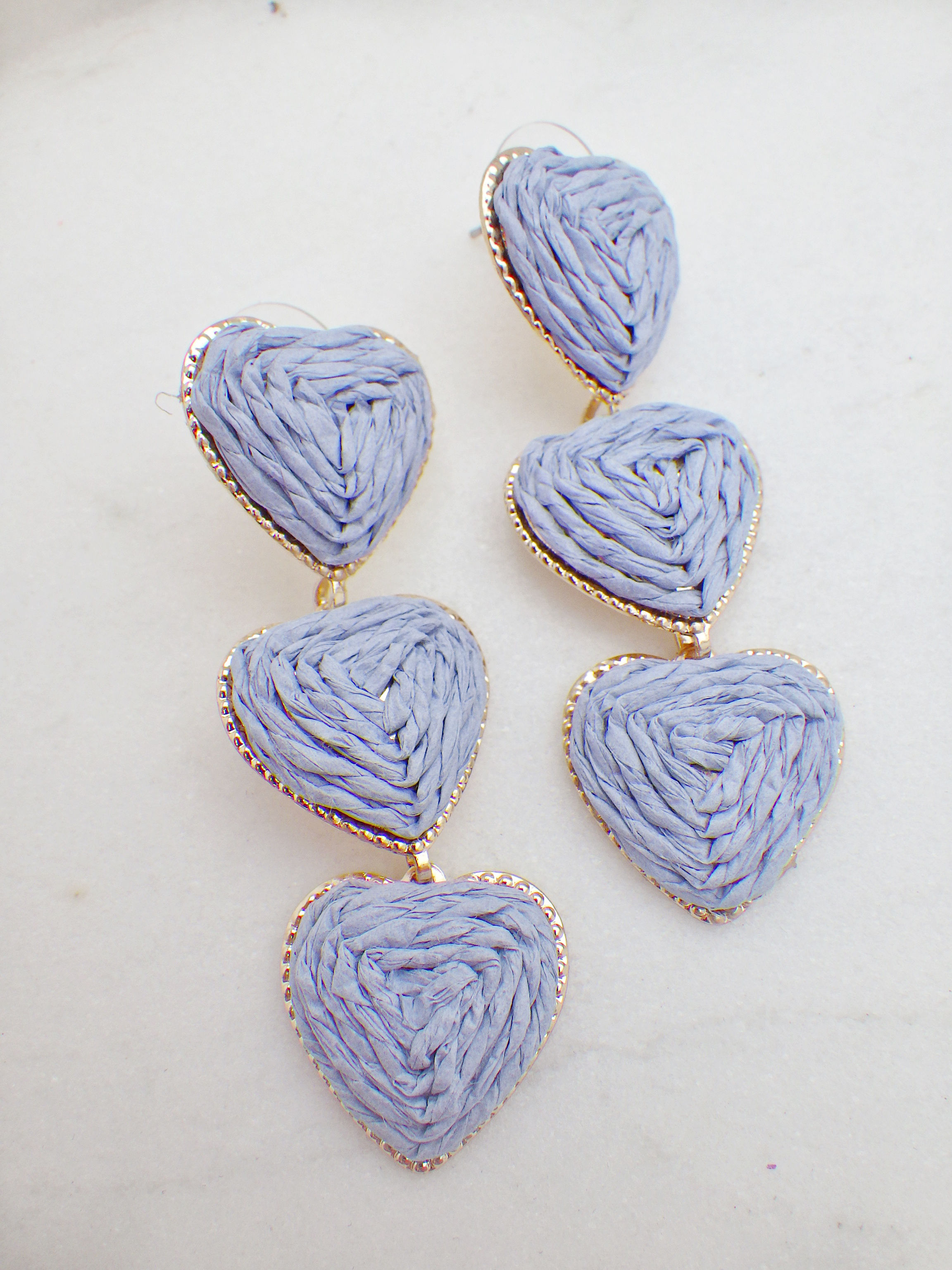 Ohrringe - Hellblaue Bastherzen