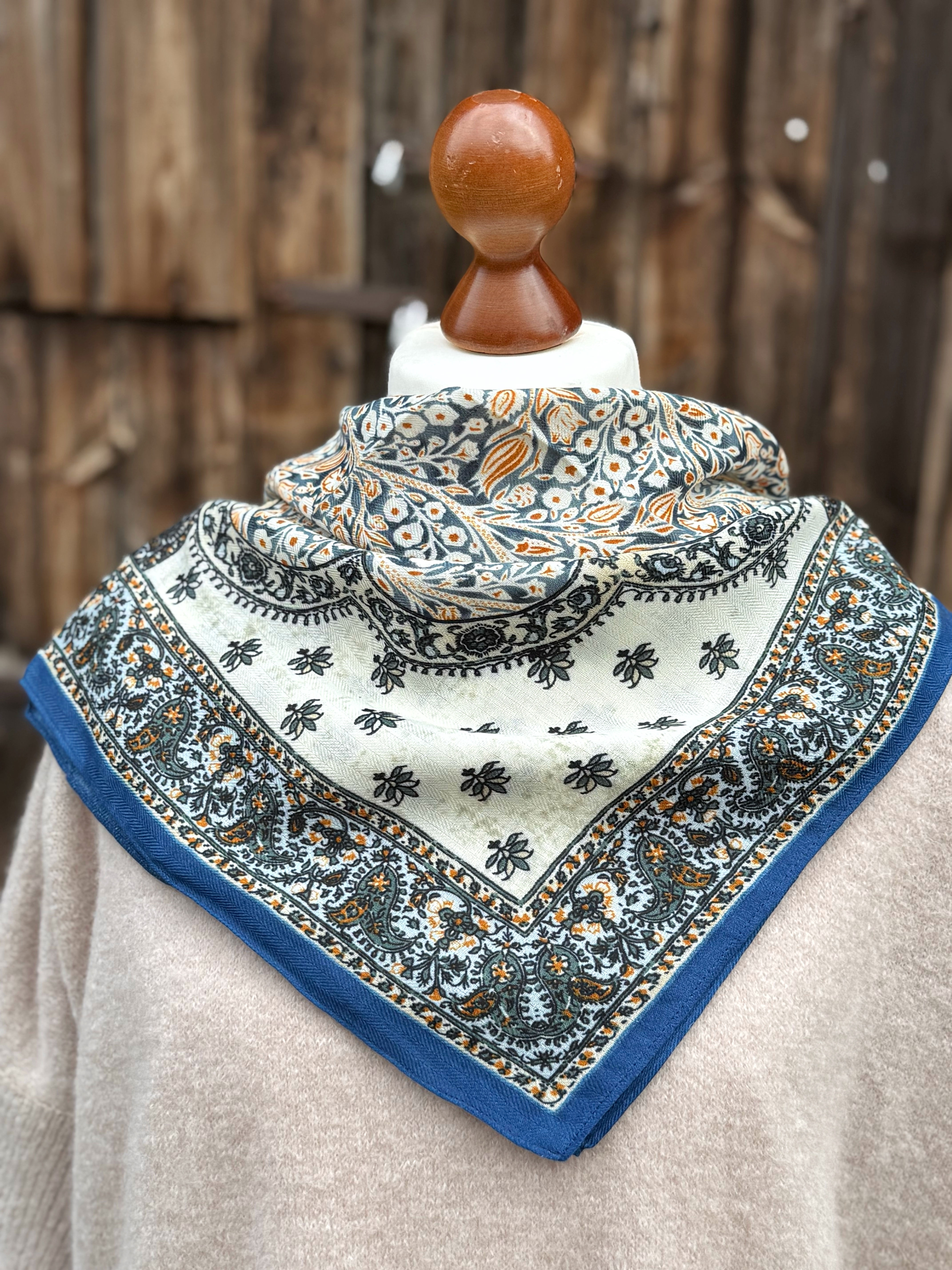 Tuch - Herbstblumenmuster - Blau