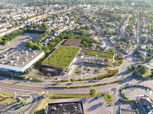 Vue aérienne d'un centre commercial contemporain, insertion photographique drone