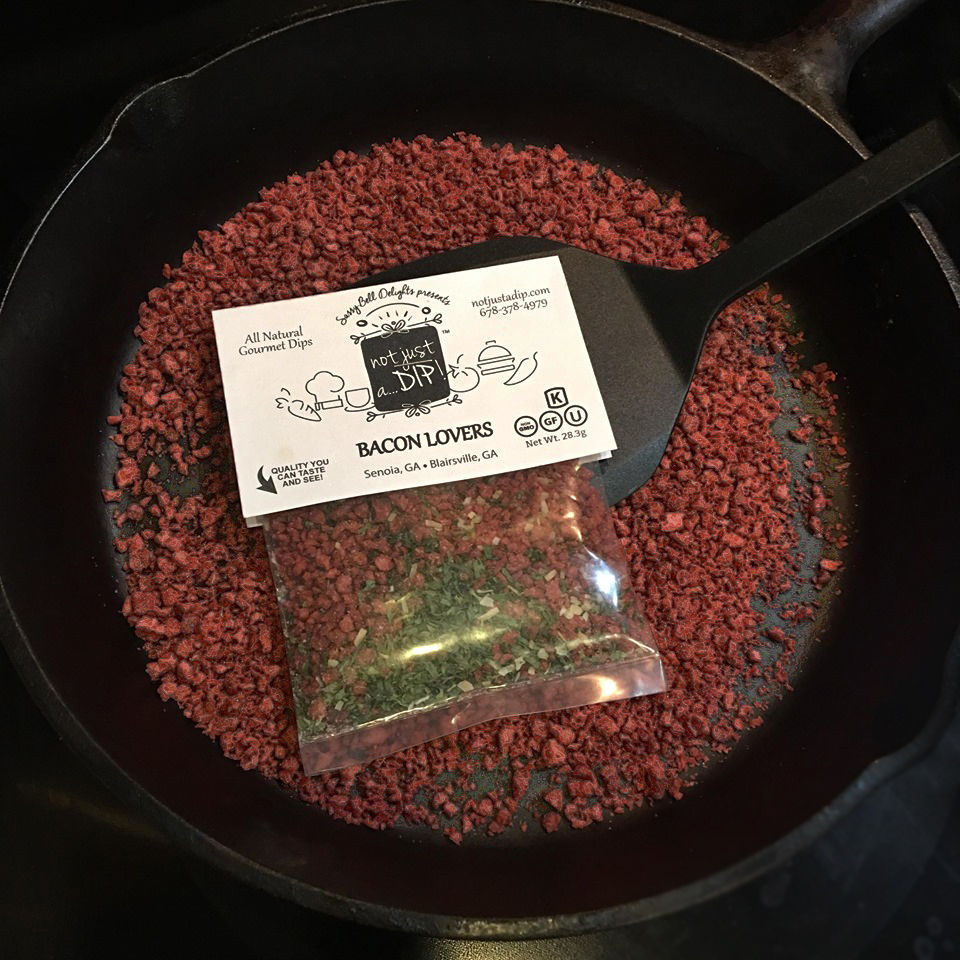 Thumbnail: bacon dip in iron skillet