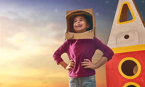 Child-in-astronaut-costume-667940444_224