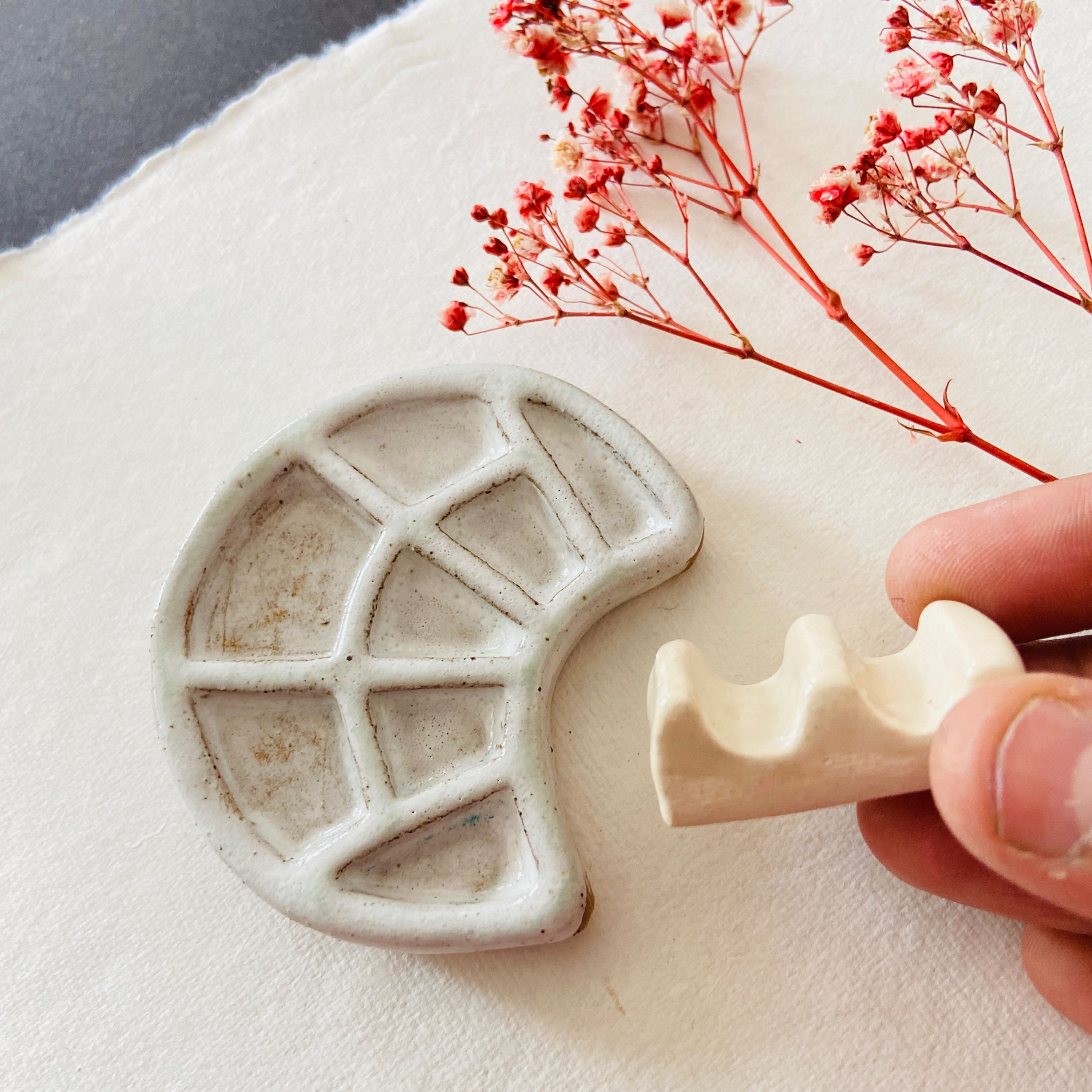 Moon ceramic palette with brushrest combo